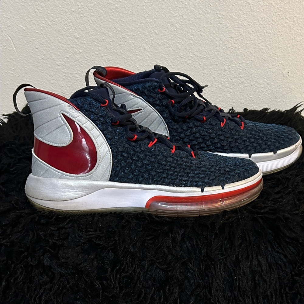 Nike Dunk of Death USA Basketball Shoe Navy Silver Red size 10.5 EUC